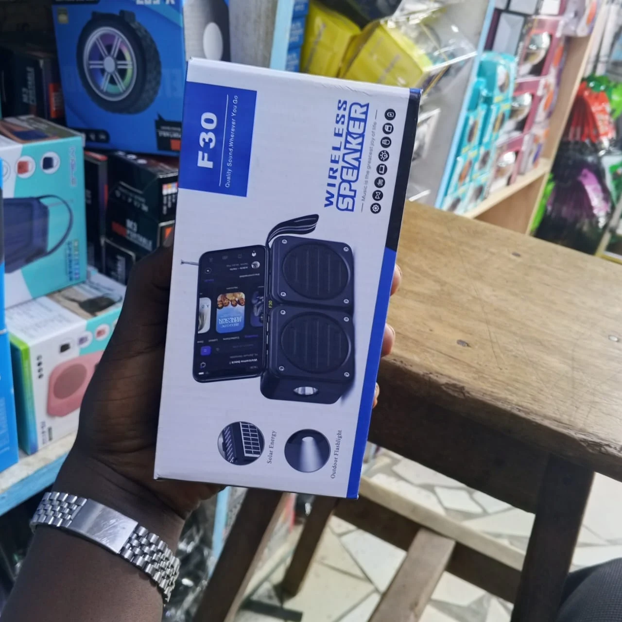 Enceinte Sans Fil Solaire F30 avec Lampe Torche